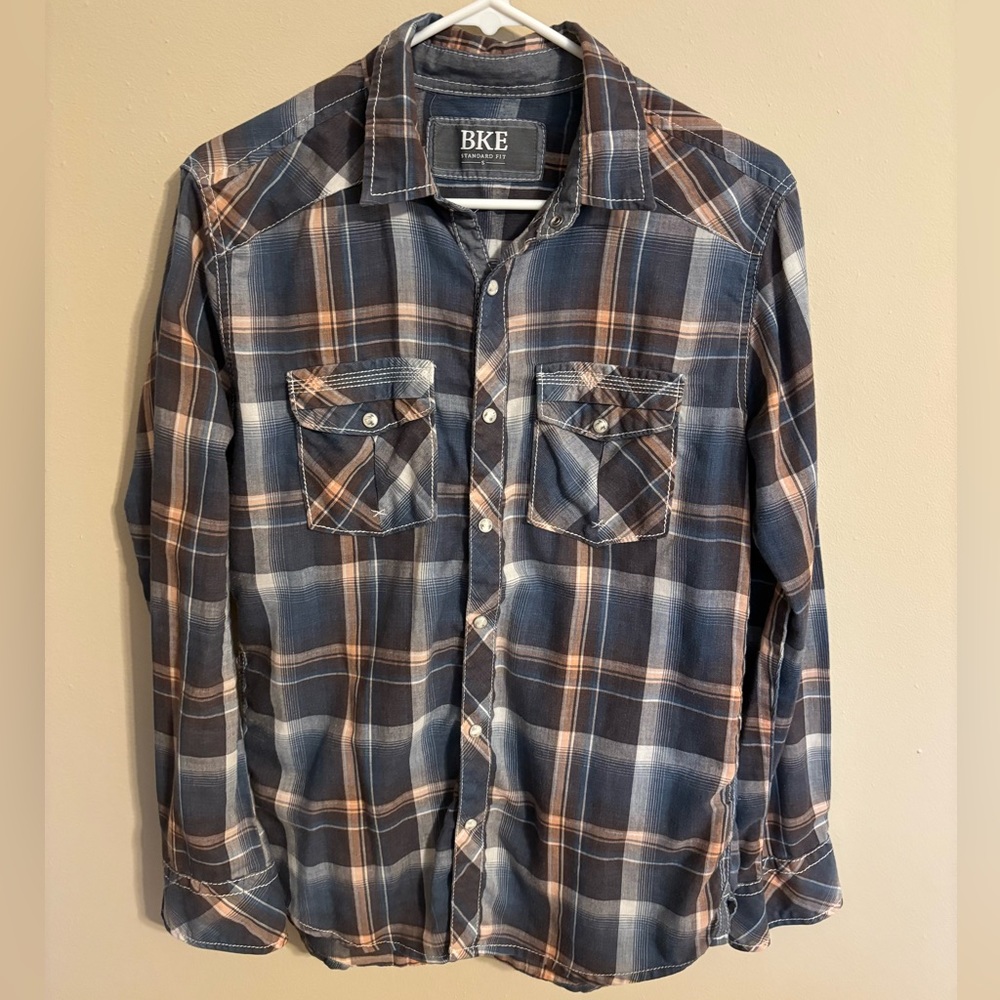 Buckle dress shirt
